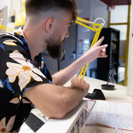 Vandrerhjem Hi 2 Rives *