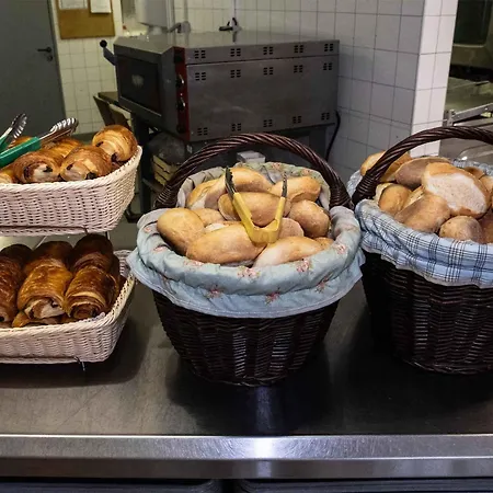 Vandrerhjem Hi 2 Rives *