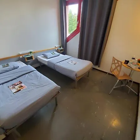 Hi 2 Rives Hostel *
