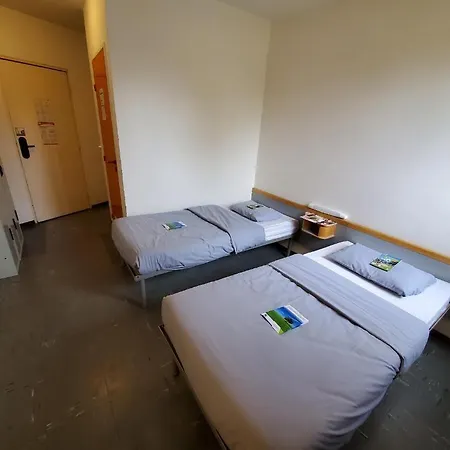 Hi 2 Rives Hostel *