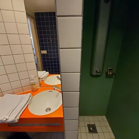 Hi 2 Rives Vandrerhjem