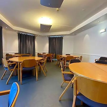 Hi 2 Rives Hostel *
