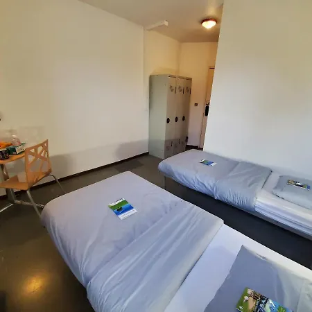 Hi 2 Rives Hostel *